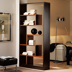 Ассиметрично расположенные полки в перегородке