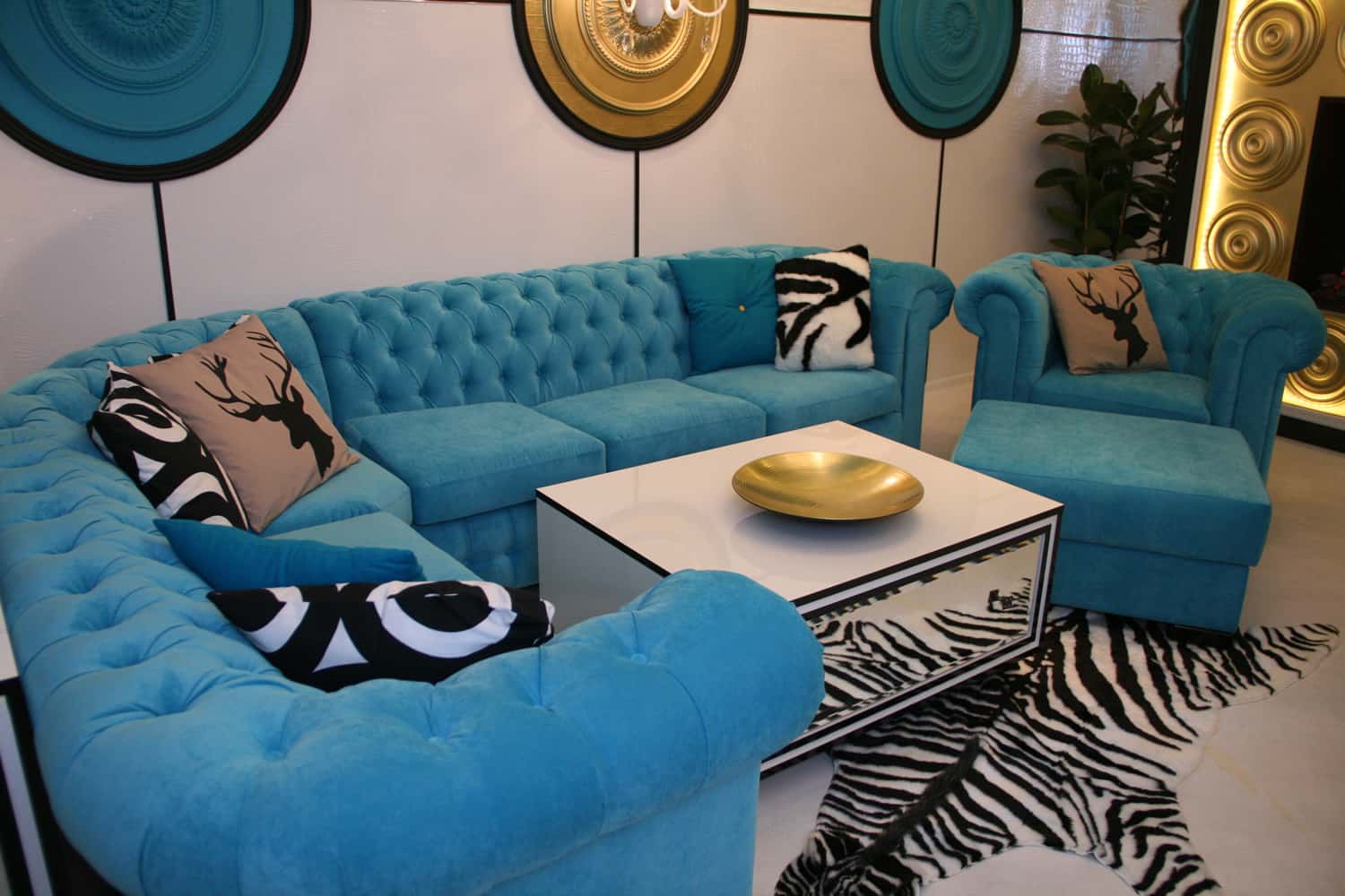 Угловой диван Бергамо в неоклассическом интерьере