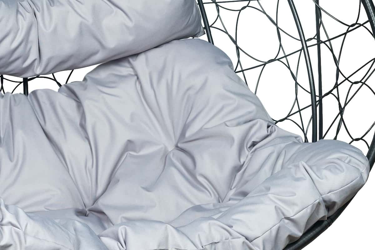 Фото плетения подвесного кресла Бали Лесет и мягкие подушки