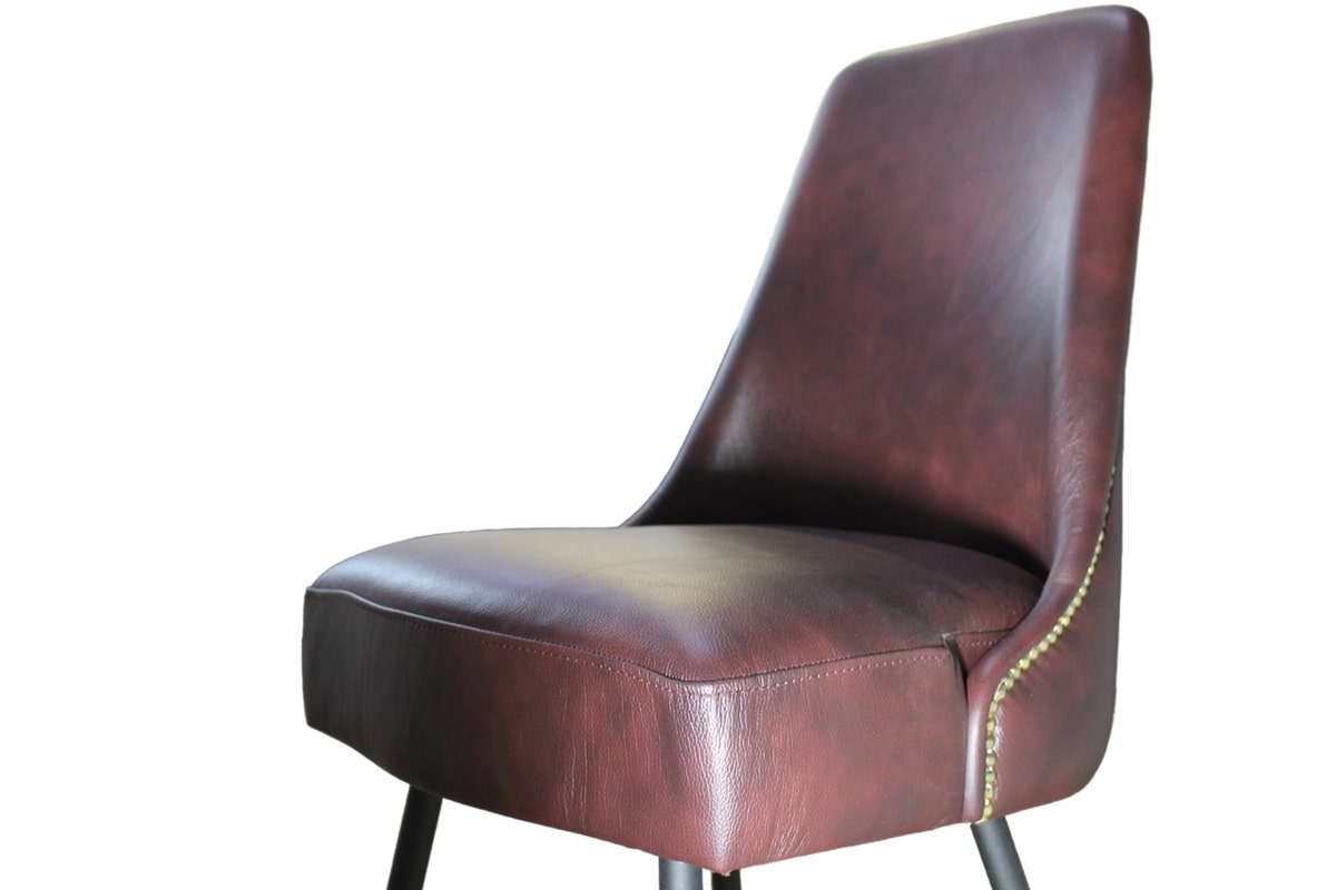 Мягкое сидение и фигурная спинка кресла-стула Версаль из натуральной кожи