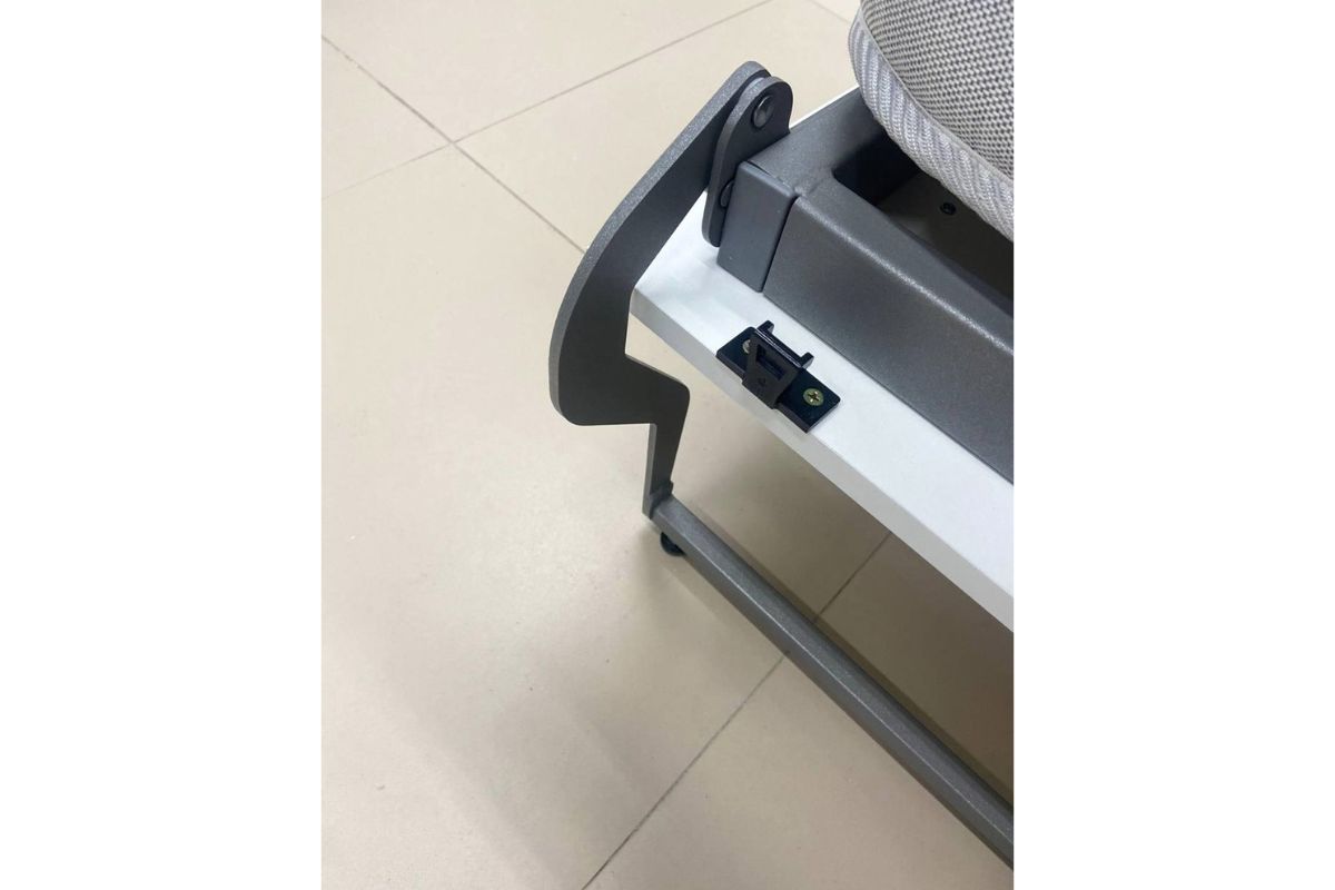 Убираемая металлическая ножка в раскладной кровати Смарти