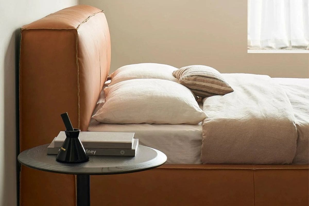 Мягкое изголовье и боковина двуспальной кровати Квинс из итальянской натуральной кожи