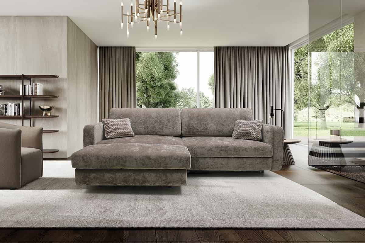 Угловой диван Марко с широкой оттоманкой в скандинавском стиле — фото в интерьере гостиной