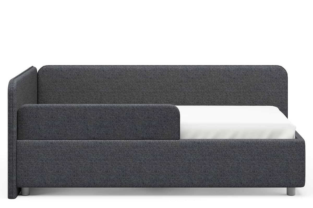 Детская кровать Capri с бортиком для безопасности спящего ребёнка