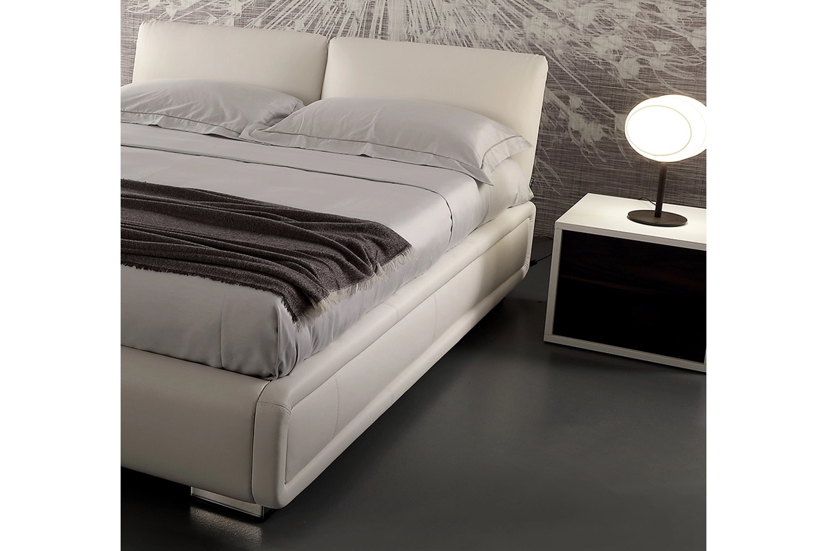 Бортик-боковина и изголовье кожаной кровати Румия