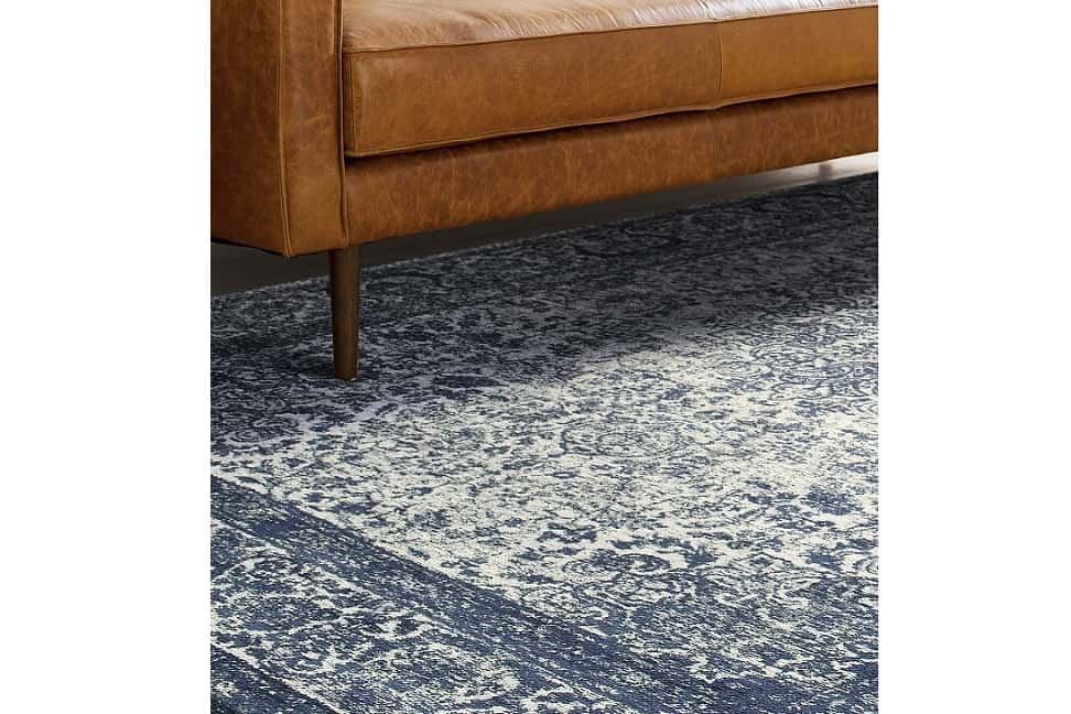 Фрагмент ковра Portofino Sky с ножками дивана