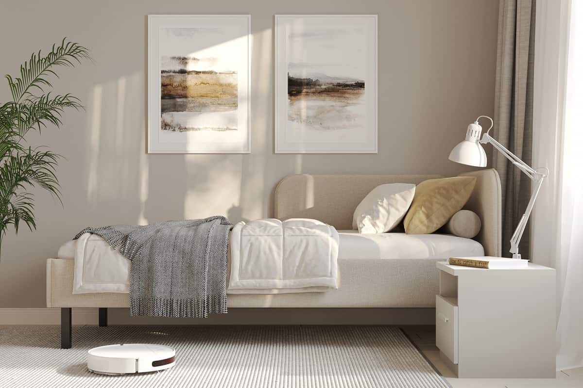 Фото односпальной кровати Юлия с прикроватной тумбой в интерьере