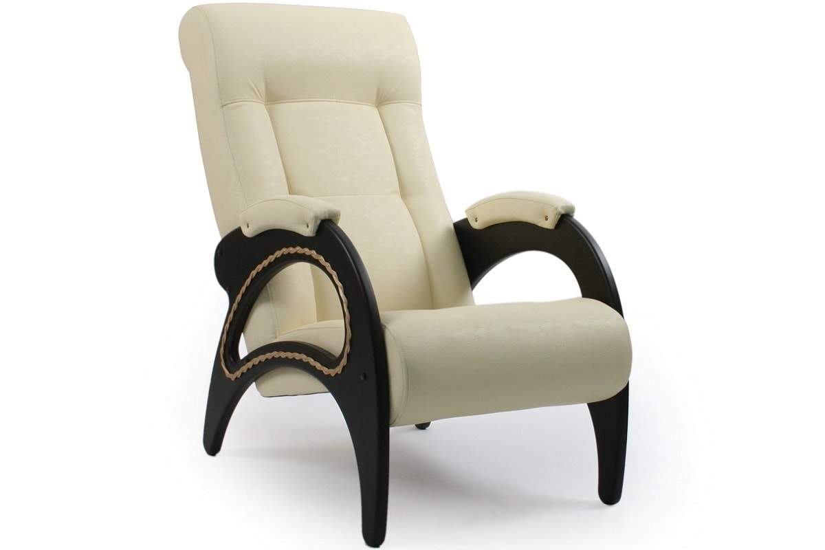 Бежевое кресло Комфорт Quarantuno с подлокотниками цвета Венге