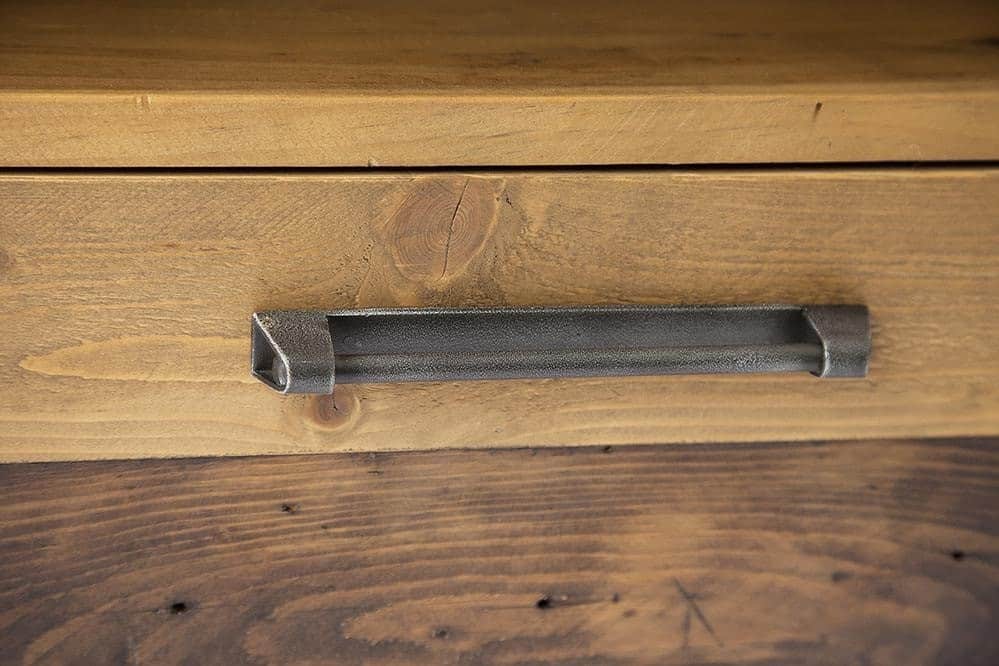 Фото ручки на ящике прикроватной тумбы Largo