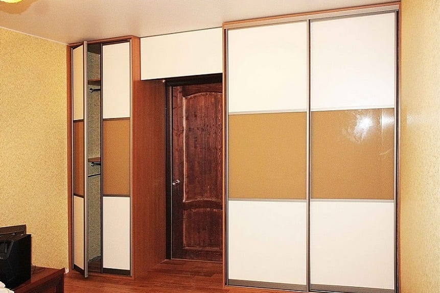 Шкаф купе и шкаф с распашными дверьми. Фото с места сборки шкафа. Шкаф купе и шкаф с распашными дверьми. Фото с места сборки шкафа.