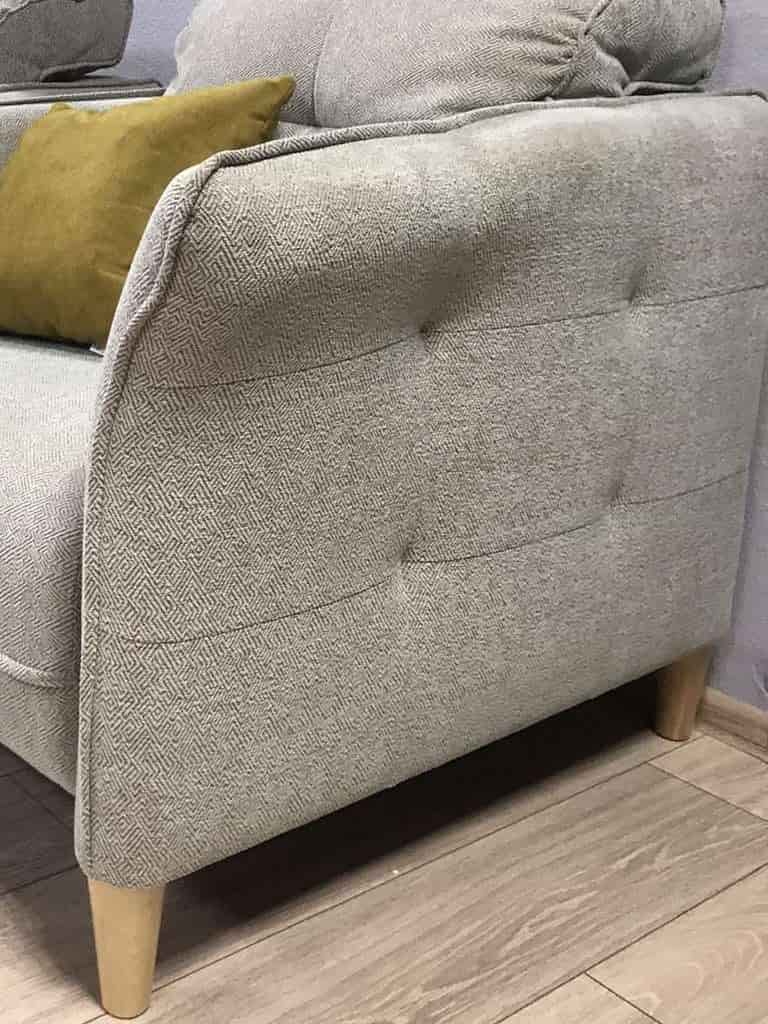 Фото подлокотника кресла в шениле Estetica с пиковкой Подлокотник кресла в шениле Estetica с пиковкой