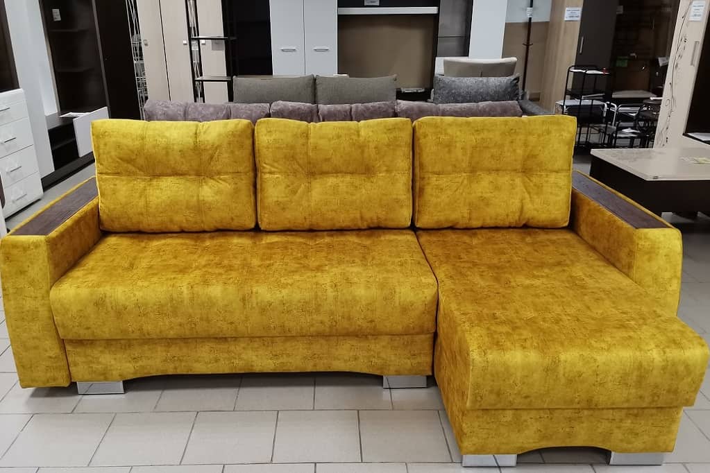 Угловой диван желто-песочного цвета в велюре Fresca