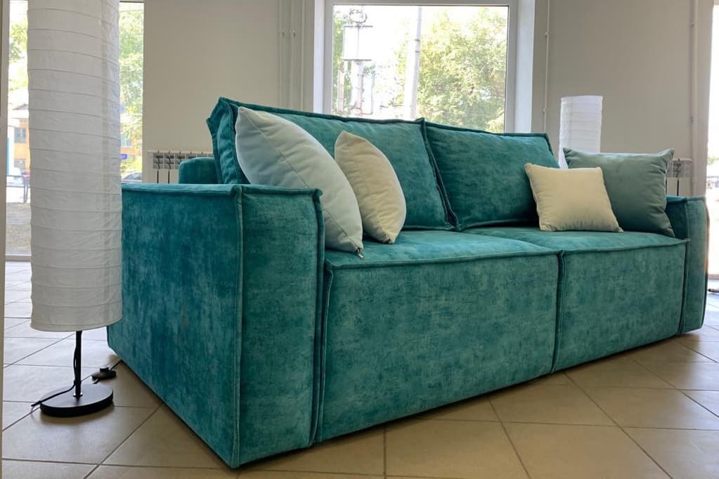 Прямой диван в интерьерном стиле Лофт в микровелюре Фреска