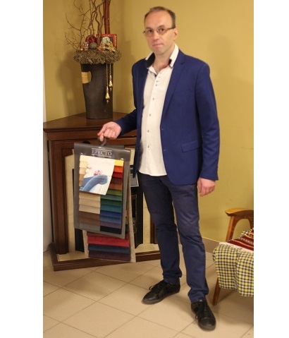 Фото курьера с тканями