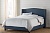Кровать Рона в спальне неоклассического стиля