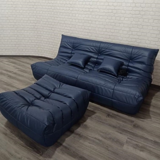 Фото двухместного дивана Француз с пуфом в экокоже Magic синего цвета